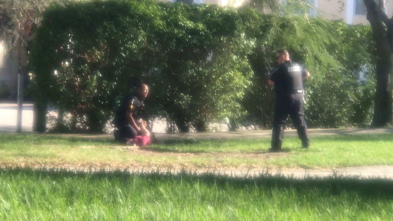 Floride : La police évacue les élèves du lycée attaqué