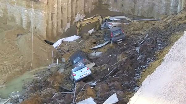 Estrada abate em Roma e obriga a retirar de casa 22 famílias Estrada abate em Roma e obriga a retirar de casa 22 famílias