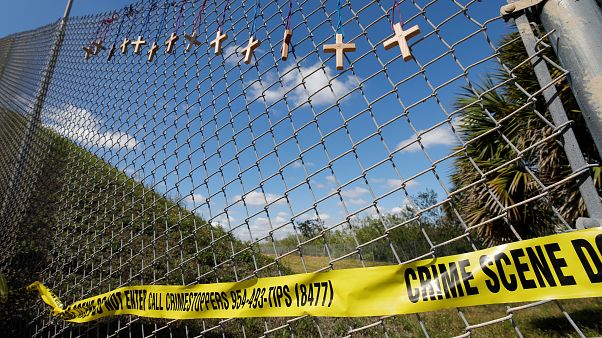 Strage in Florida, l'allenatore ucciso per salvare i suoi studenti Strage in Florida, l'allenatore ucciso per salvare i suoi studenti