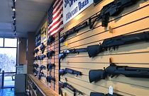 هجوم فلوريدا يثير الجدل مجددا حول حيازة الأسلحة النارية في أميركا