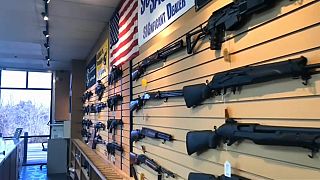 هجوم فلوريدا يثير الجدل مجددا حول حيازة الأسلحة النارية في أميركا