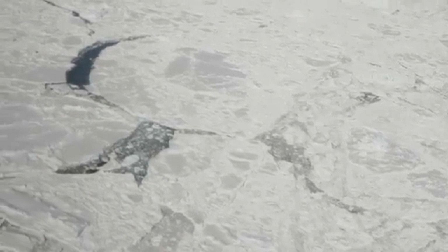 أولى اللقطات للجبل الجليدي الضخم المنفصل عن القطب الجنوبي