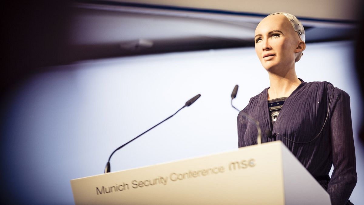 Robô humanóide Sophia esteve no debate sobre inteligência artificial