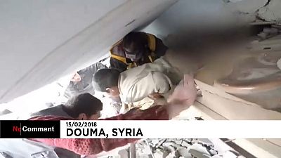 Dramatische Rettung eines Jungen in Syrien - aus einem völlig zerstörten Gebäude