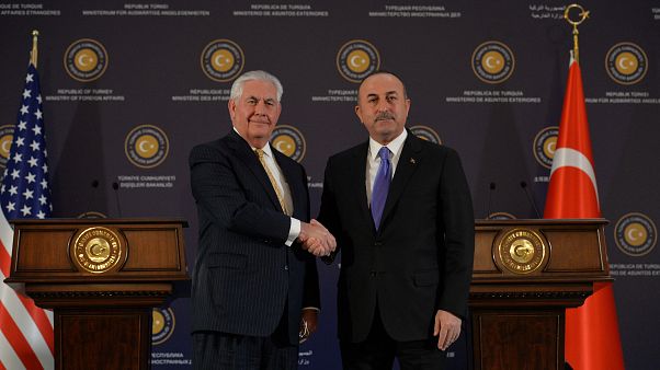 Tillerson e Erdoğan em Ancara falam numa "crise ultrapassada" Tillerson e Erdoğan em Ancara falam numa "crise ultrapassada"