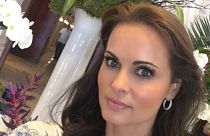 العارضة السابقة لمجلة بلايبوي الإباحية كارين مكدوجال