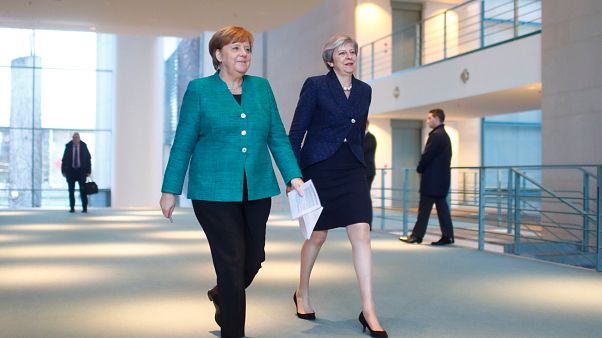 Merkel e May em "conversações positivas" Merkel e May em "conversações positivas"