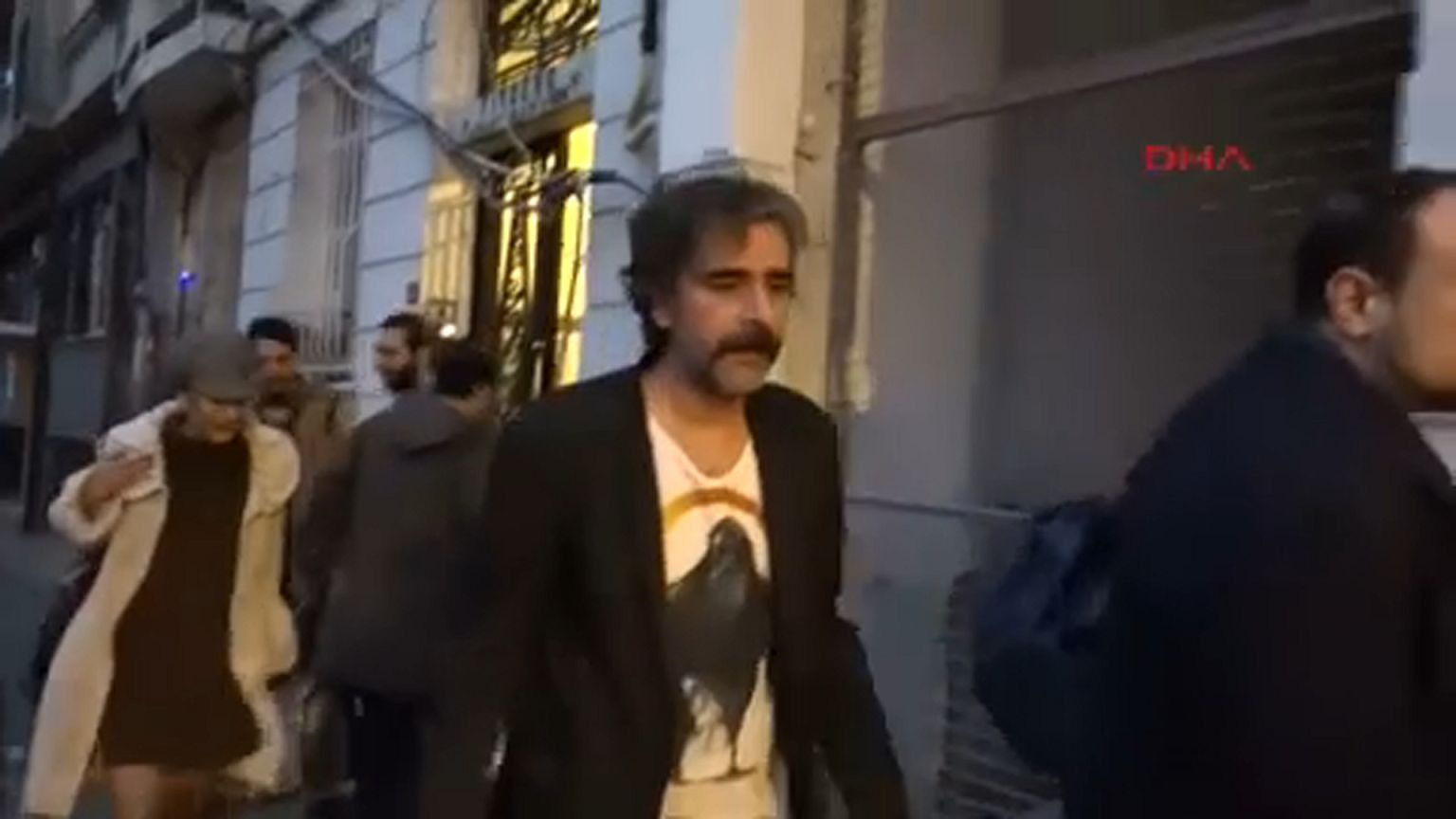 Yücel szabadlábon, már úton van Németország felé