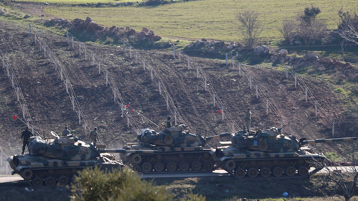 دبابات تركية على الحدود السورية 