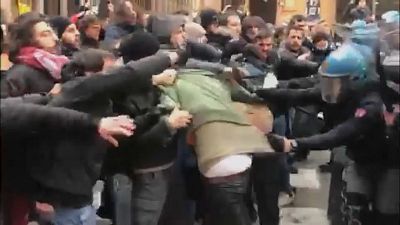 Heurts entre manifestants et police à Bologne