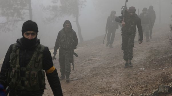 مقاتلون من الجيش السوري الحر الذين تدعمهم تركيا في منطقة شمال شرق عفرين مقاتلون من الجيش السوري الحر الذين تدعمهم تركيا في منطقة شمال شرق عفرين