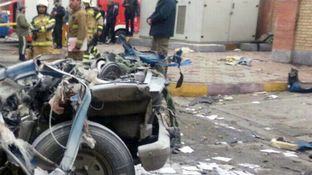 انفجار خودرو در جایگاه سوخت رسانی در تهران پنج زخمی برجای گذاشت