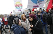 1000 Demonstranten blockieren AfD-nahen Frauenmarsch