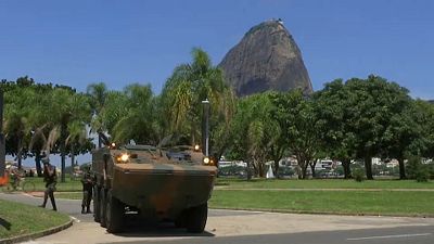 Temer assina decreto para que Exército assuma controlo da segurança no Rio