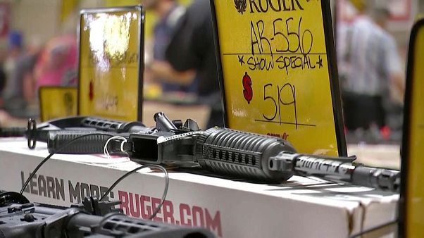 Lágrimas y rifles de asalto a una hora de distancia Lágrimas y rifles de asalto a una hora de distancia