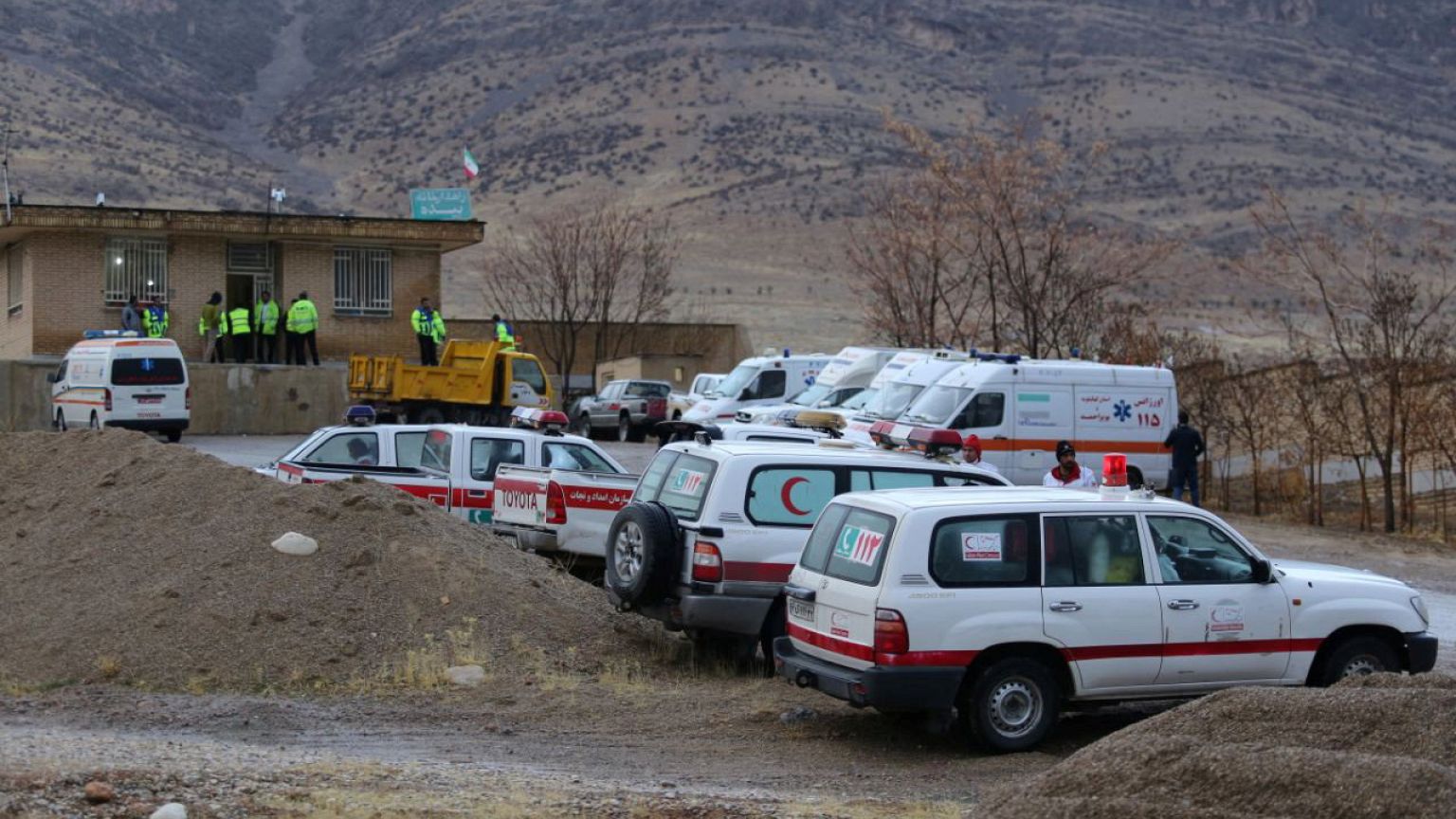 İran'da 66 kişinin bulunduğu yolcu uçağı düştü