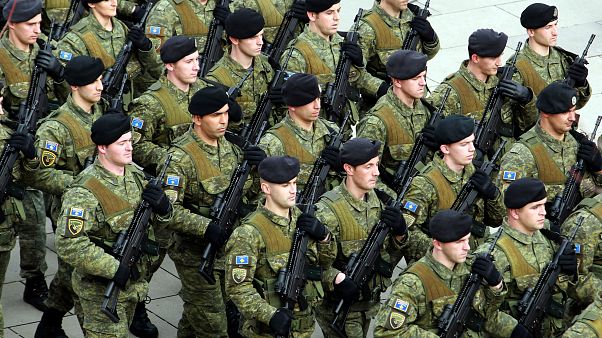 Kosovo feiert Unabhängigkeit und will bald eigene Armee Kosovo feiert Unabhängigkeit und will bald eigene Armee