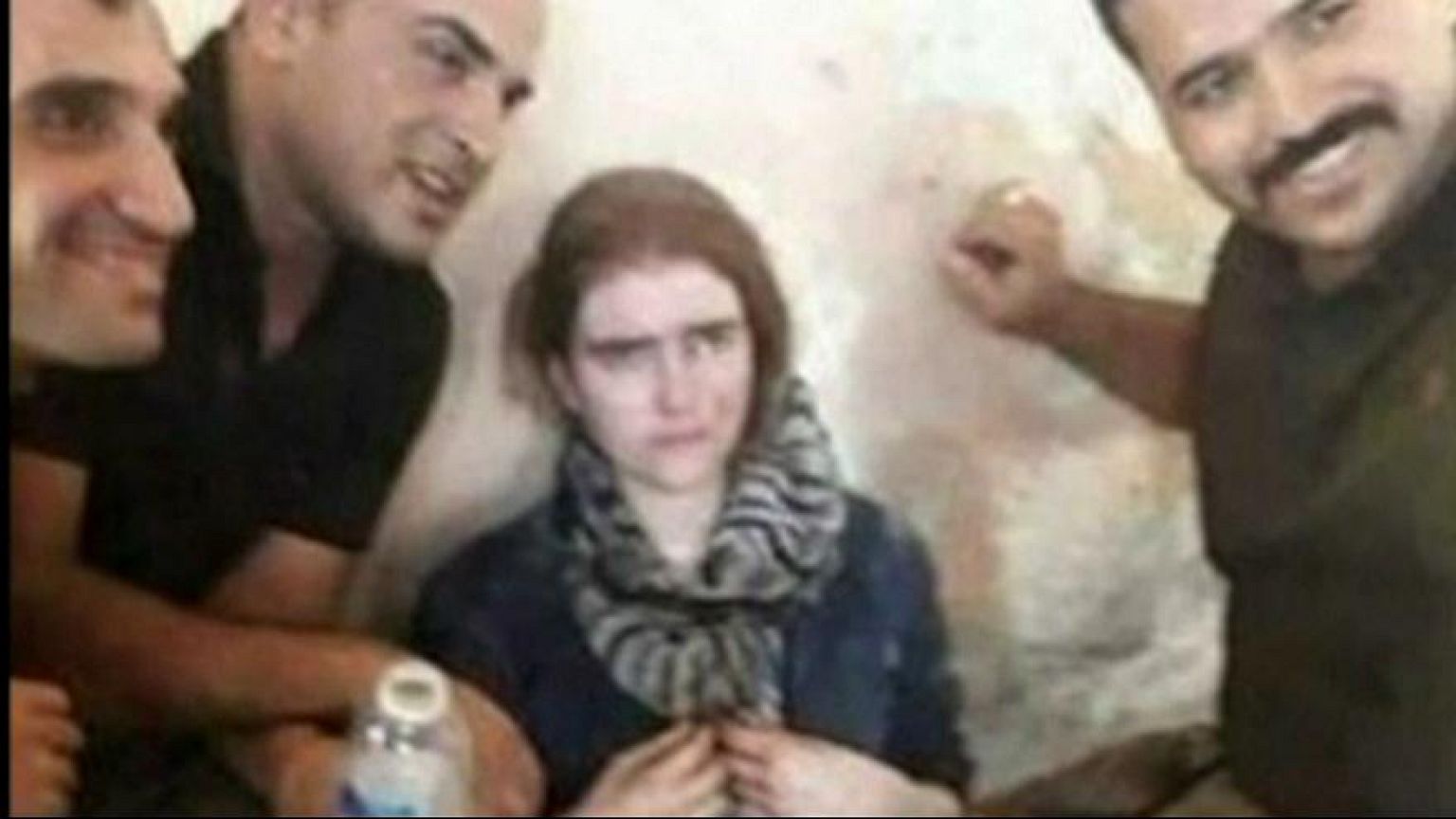 ليندا دبليو لحظة القبض عليها الصيف الماضي