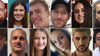 Hommage aux 17 victimes massacrées en Floride