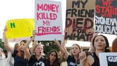 "Schämen Sie sich": Schüler kritisieren Trump und Waffenlobby