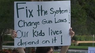 Florida: studenti in piazza per dire no alle armi