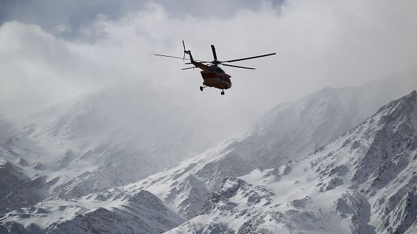 Les recherches ont repris lundi pour retrouver l'appareil. Les recherches ont repris lundi pour retrouver l'appareil.
