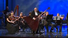 Basszus balalajka szólója és eltemetett hangszerek