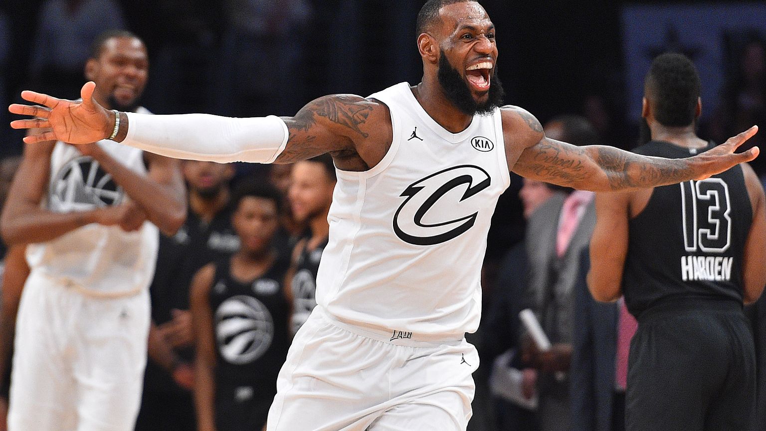 LeBron James illumine un All-Star remodelé