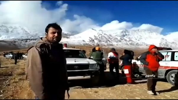 Iran plane crash: Bad weather hampers rescuers Iran plane crash: Bad weather hampers rescuers