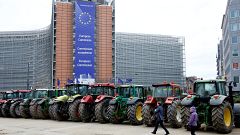 Gazdák tiltakoztak hétfőn Brüsszelben a tervezett megszorítás miatt