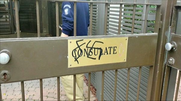 Tel Aviv: svastiche e insulti sull'ambasciata polacca Tel Aviv: svastiche e insulti sull'ambasciata polacca