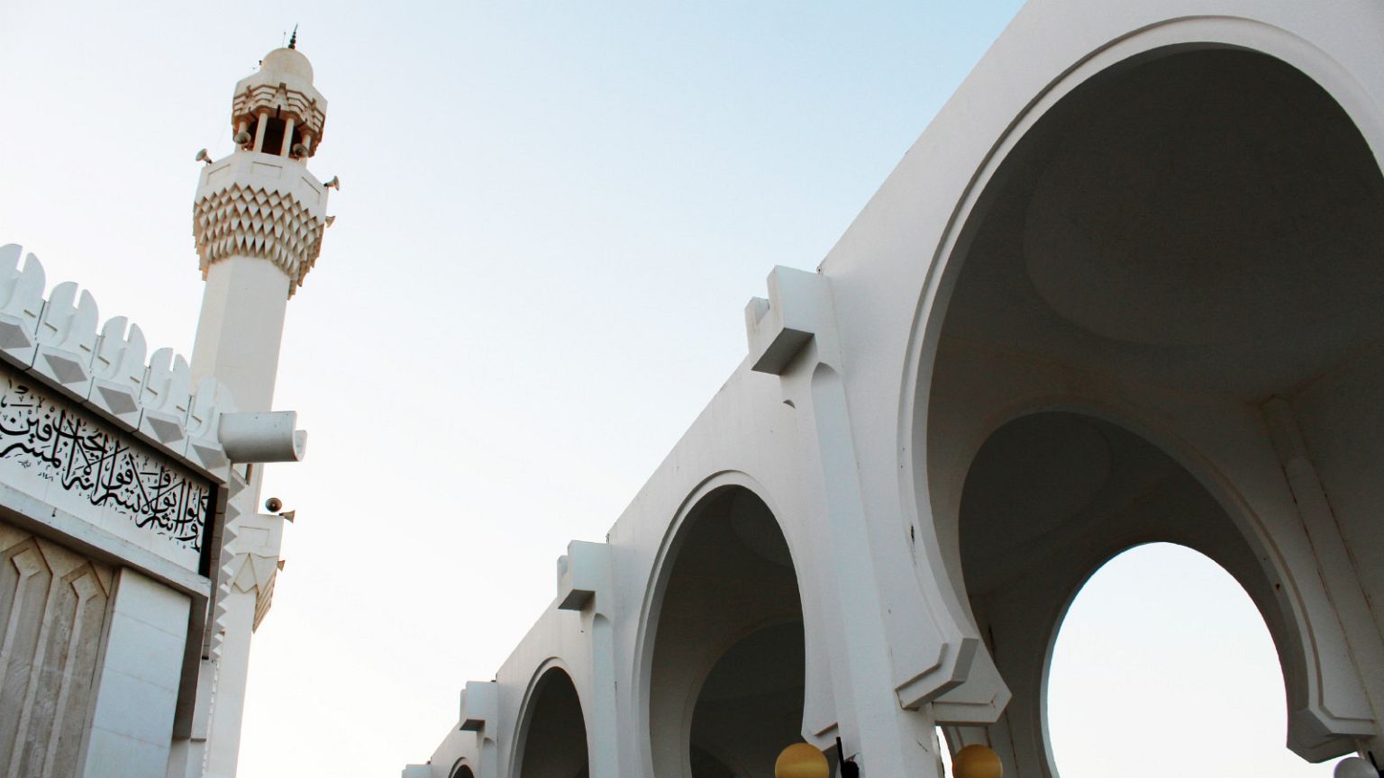 التحقيق مع كاتب سعودي طالب بتقليص عدد المساجد 