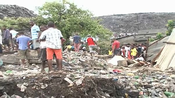 Una avalancha de basura deja varios muertos en Mozambique Una avalancha de basura deja varios muertos en Mozambique