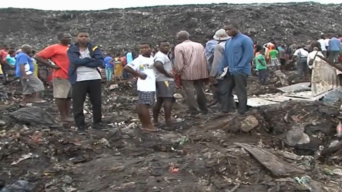 Mozambico: crolla montagna di rifiuti, strage a Maputo