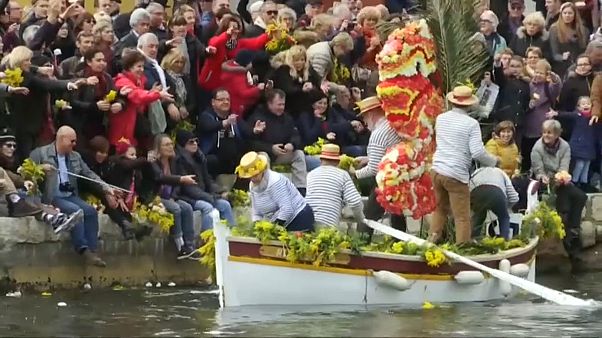 La battaglia dei fiori a Villefranche-sur-mer La battaglia dei fiori a Villefranche-sur-mer