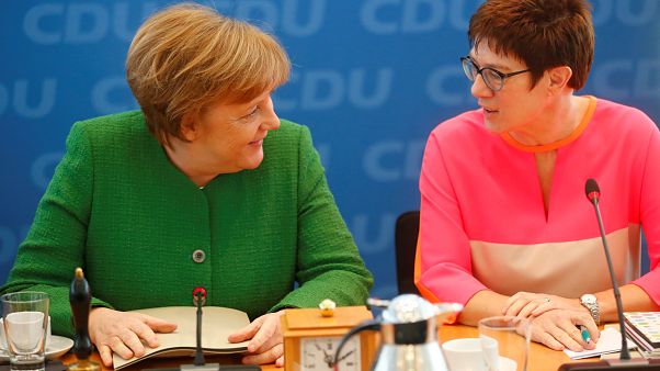 @_A_K_K_: Merkels Geheimwaffe oder biedere Provinzlerin? @_A_K_K_: Merkels Geheimwaffe oder biedere Provinzlerin?