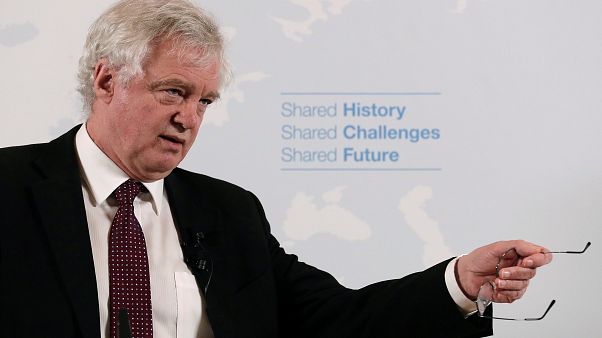 Ν. Ντέιβις: «Η Βρετανία δεν θα γίνει χώρα τύπου Mad Max» Ν. Ντέιβις: «Η Βρετανία δεν θα γίνει χώρα τύπου Mad Max»