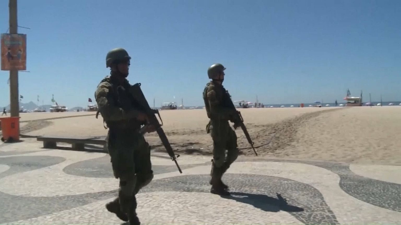 Deputados aprovam intervenção militar no Rio de Janeiro