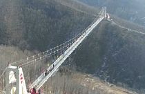 چین؛ افتتاح  پل شیشه‌ای معلق در استان هنان