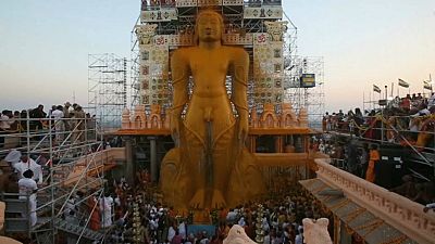 هند؛ برگزاری مراسم شستشوی مجسمه مقدس آیین جین