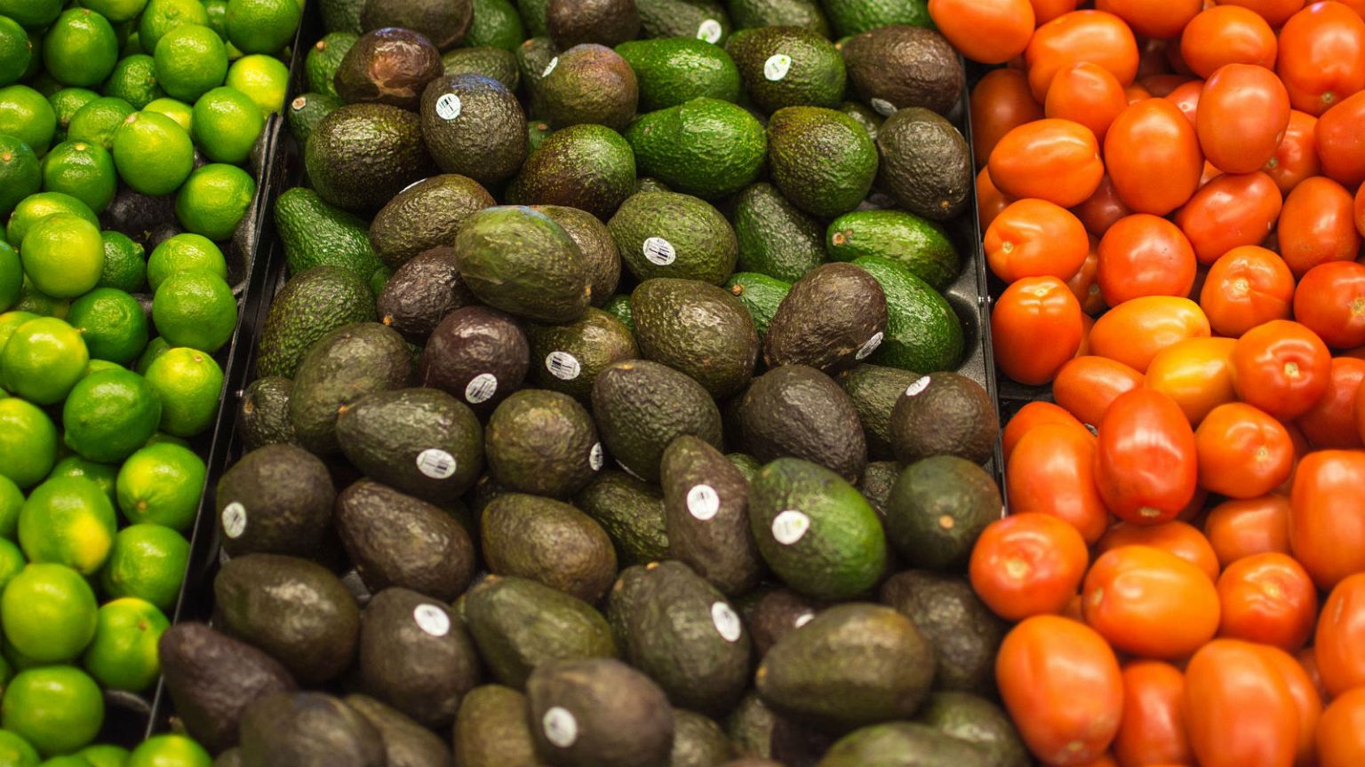 Which French fruits and vegetables are most likely to be contaminated with pesticides?
