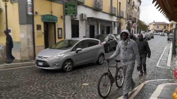 Viaggio a Castel Volturno dove vivono 15mila immigrati irregolari Viaggio a Castel Volturno dove vivono 15mila immigrati irregolari