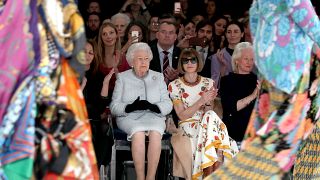 Zum 1. Mal: Queen besucht Show der London Fashion Week