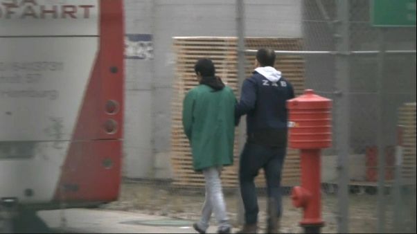 Deutschland schiebt 14 Asylbewerber nach Kabul ab Deutschland schiebt 14 Asylbewerber nach Kabul ab