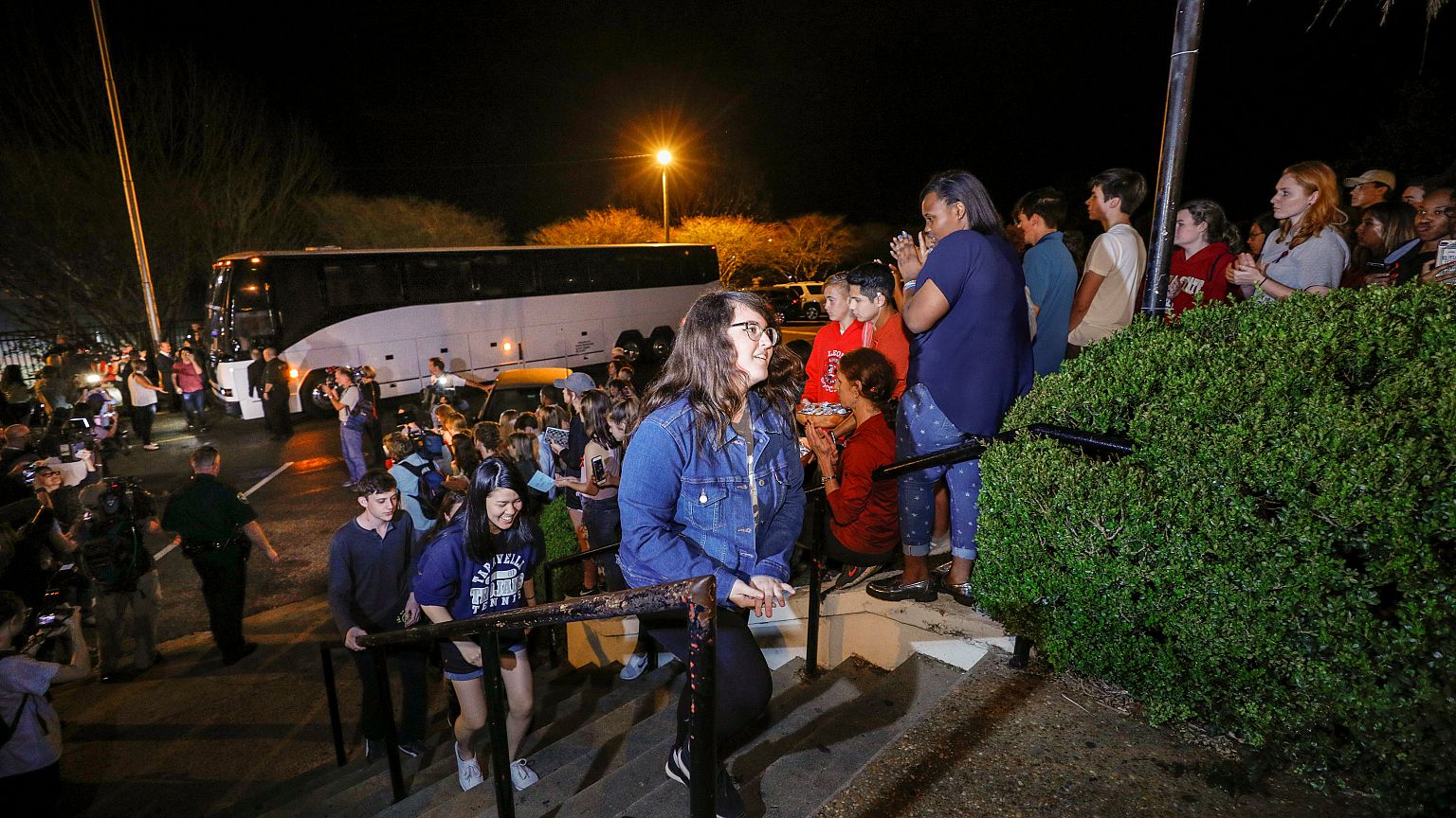 Sobreviventes do massacre na Florida vão ser recebidos na Casa Branca
