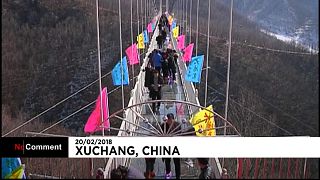 A new glass suspension bridge inaugurated in China
