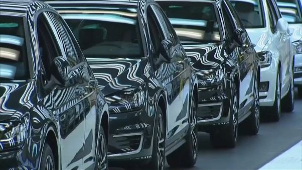 Comissão Europeia multa transportadoras de automóveis em 546 milhões de euros Comissão Europeia multa transportadoras de automóveis em 546 milhões de euros
