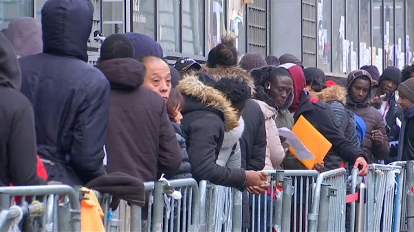 El Gobierno francés presenta su nueva ley de inmigración El Gobierno francés presenta su nueva ley de inmigración