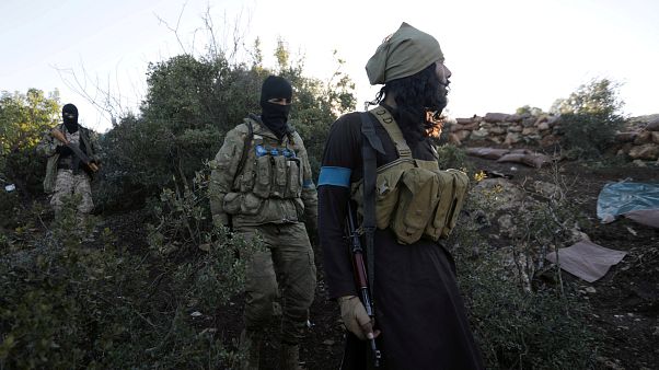 Kämpfer in der Nähe von Afrin Kämpfer in der Nähe von Afrin