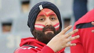 Als Mann verkleidet: Iranerin schaut Fußball im Stadion